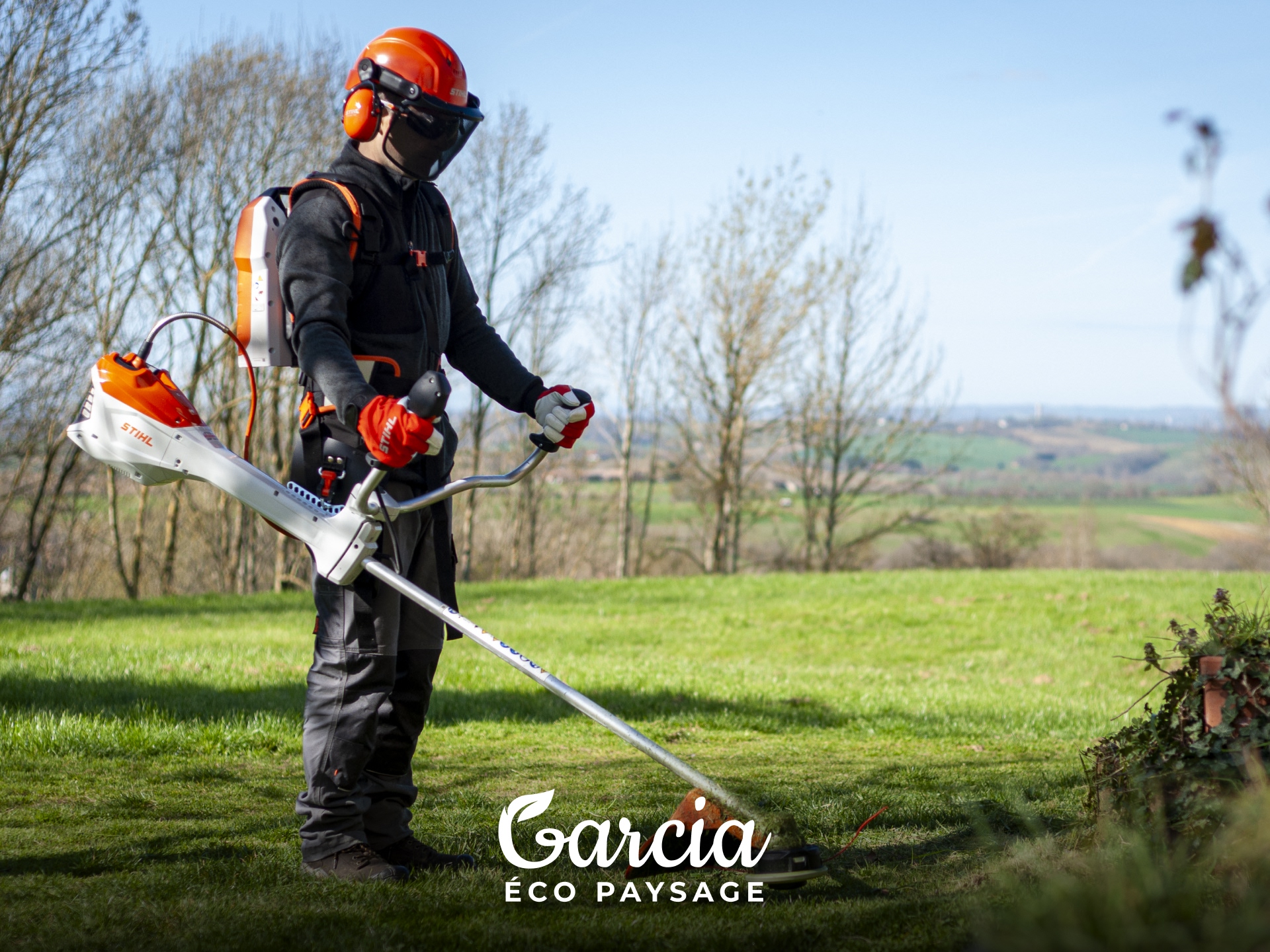 GARCIA ECO PAYSAGE est une entreprise spécialisée dans l’entretien des parcs et jardins : tonte pelouse, taille de haies, débroussaillage, désherbage, jardinage, collecte/recyclage déchets verts
